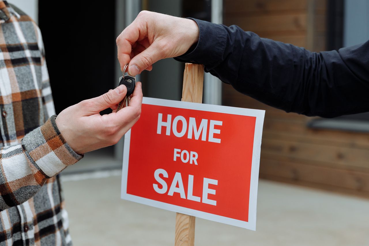 A property buying agent representing an overseas buyer in the UK